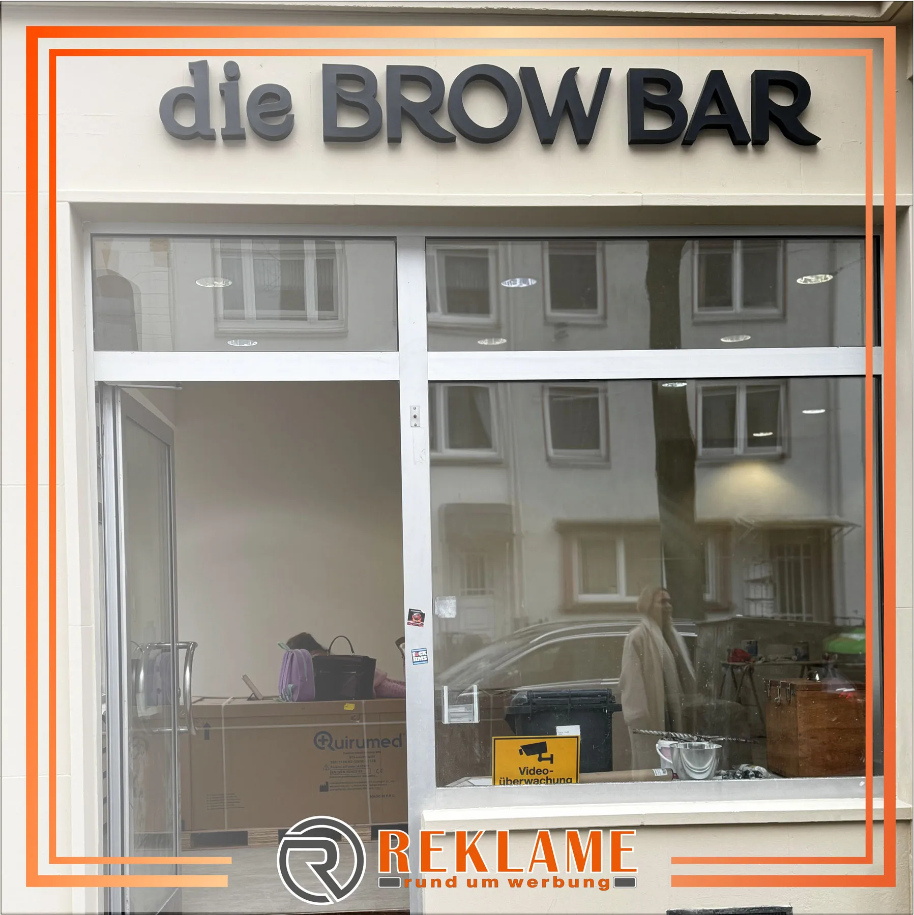 Die Brow Bar — 3D-Buchstaben innen und außen · unbeleuchtet