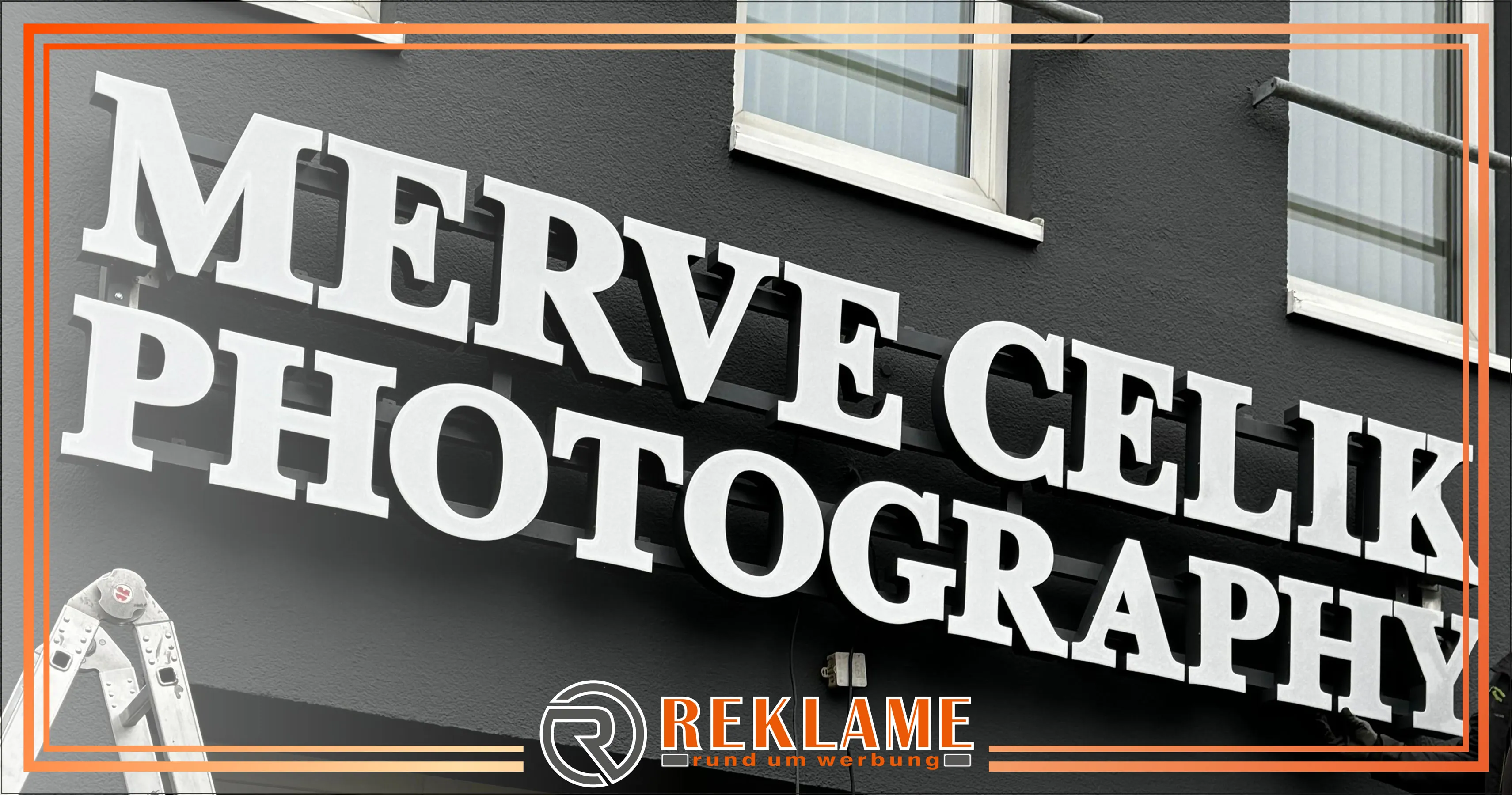 Merve Celik Photography — Schienenkonstruktion · 3D-Buchstaben mit Frontbeleuchtung